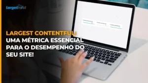 Pessoa em um computador analisando algumas métricas de desempenho do site e o seguinte texto: Largest Contentful: uma métrica essencial para o desempenho do seu site